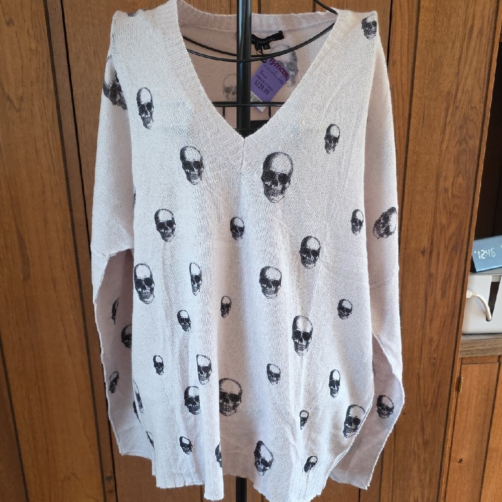 NWT Skull Cashmere V-neck sweater